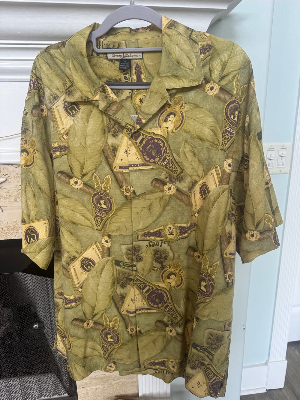 Tommy Bahama Olive & Gold Leaf Cigar Band Print Camp Shirt Size M